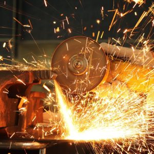 worker-cuts-metal-gea46fbdc8_1920